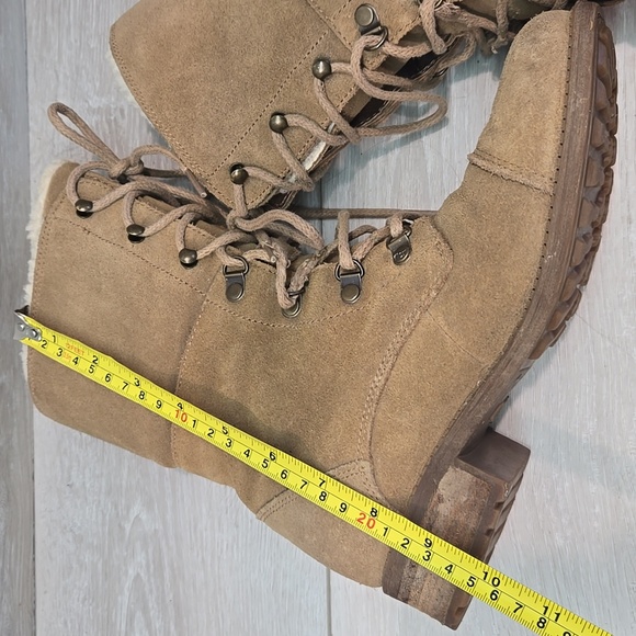 UGG Australia Women's Lace-Up Tan Military Style Boots Shoes Sz 7 - Picture 10 of 14